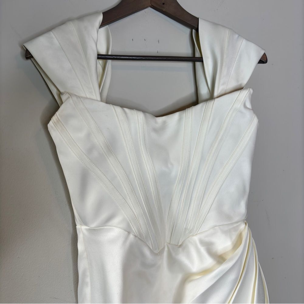 House of CB London Loretta Ivory Satin Off Shoulder Dress Size S - Picture 4 of 16